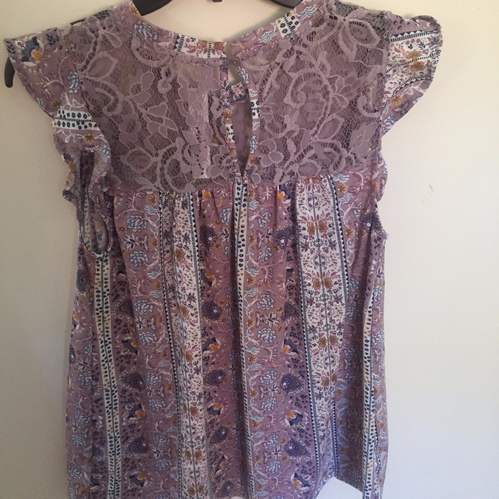 Wall Flower Ladies Blouse - Picture 2 of 3